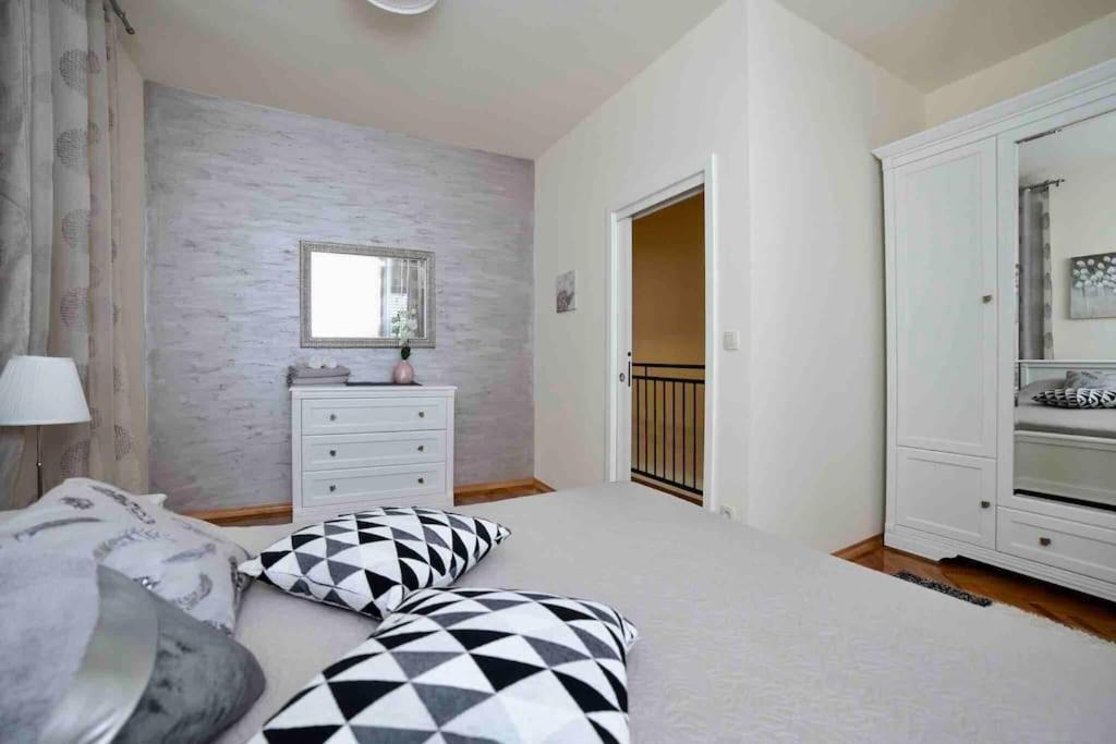 New Renovated Appartment Mauri ポレッチ エクステリア 写真